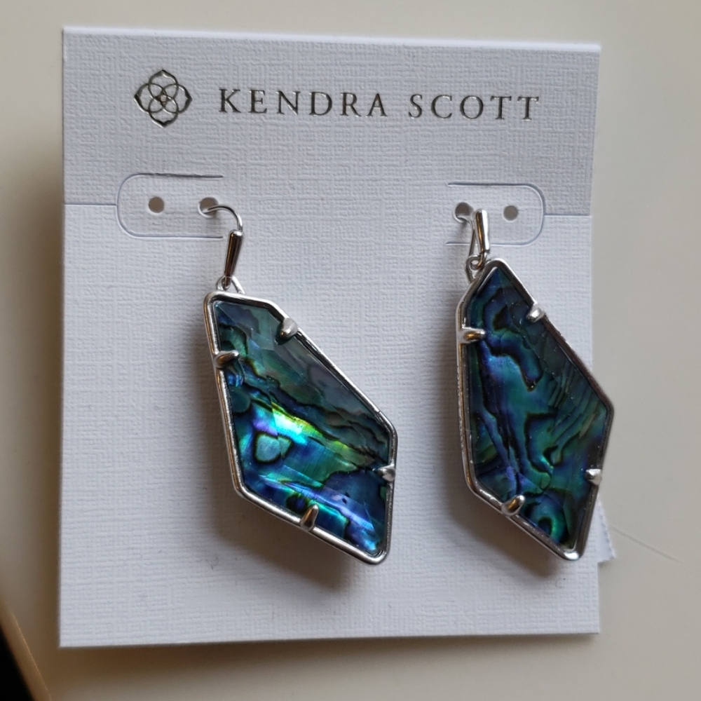 NWT Kendra Scott Emmie Earrings